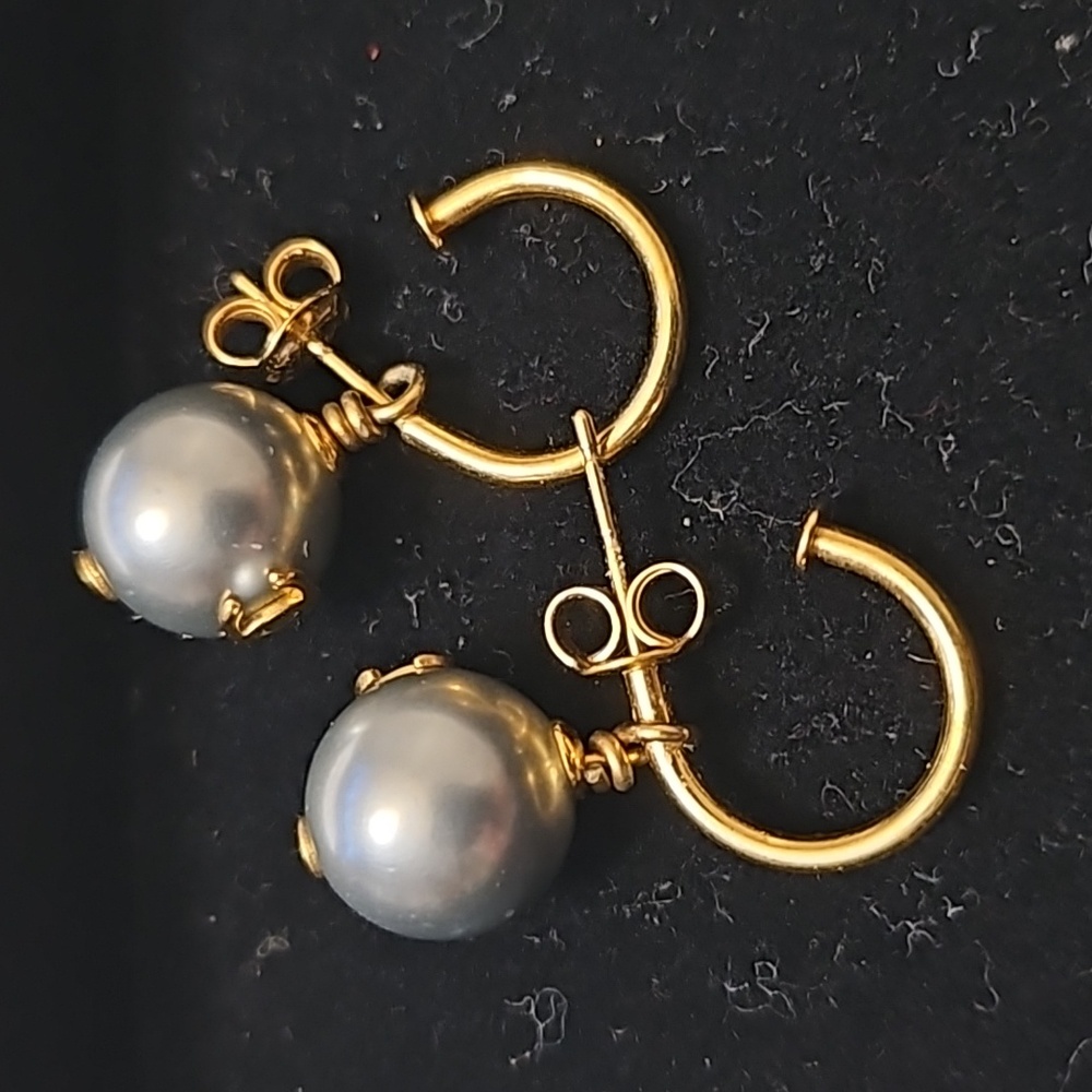 AUTHENTIC Chanel pearl earing - Picture 2 of 5